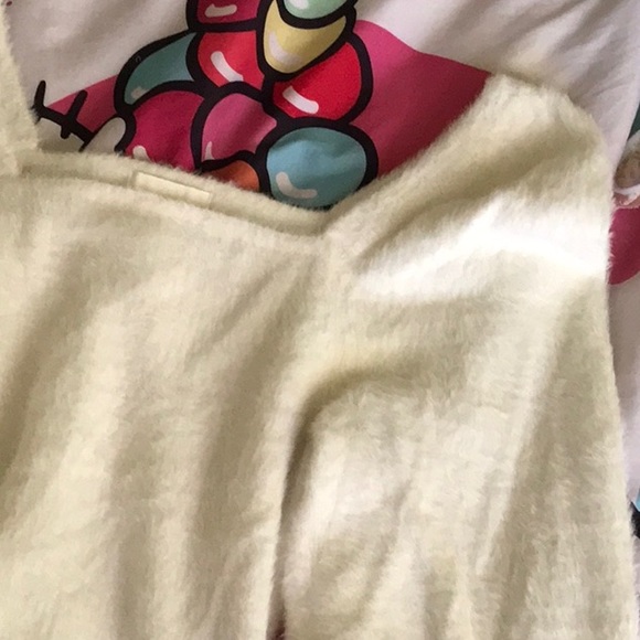 Fuzzy White Sweater Sz M - Picture 4 of 8